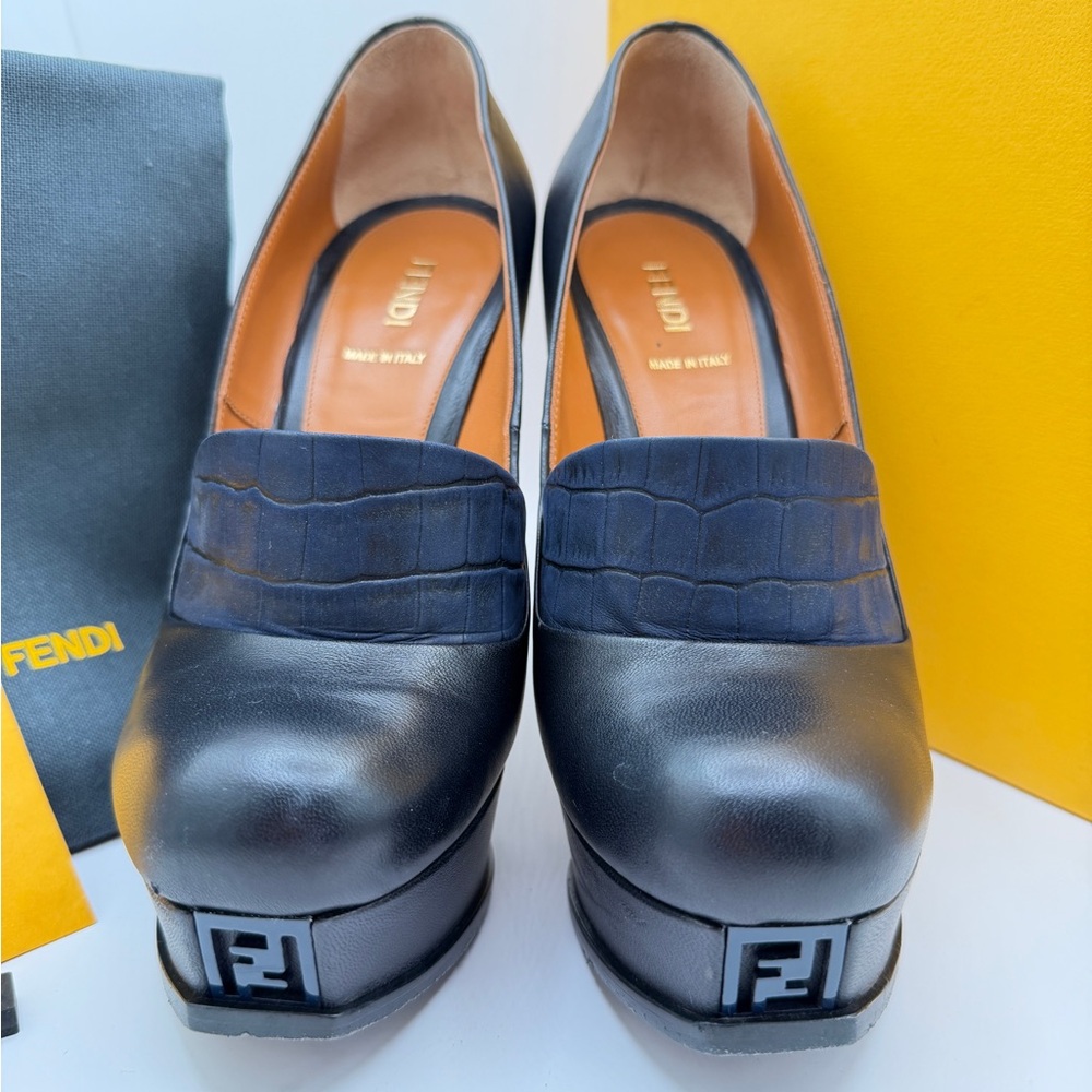 FENDI Navy Leather Pumps